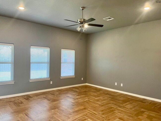 Photo - 5021 Olivia Ln