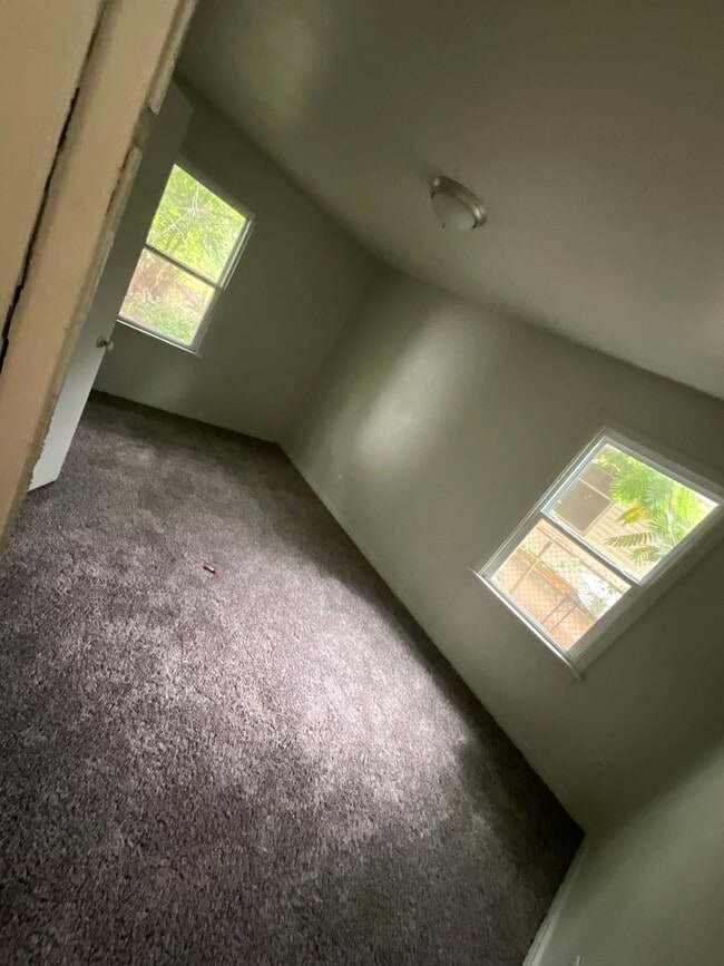 Photo - 525 W 77th St