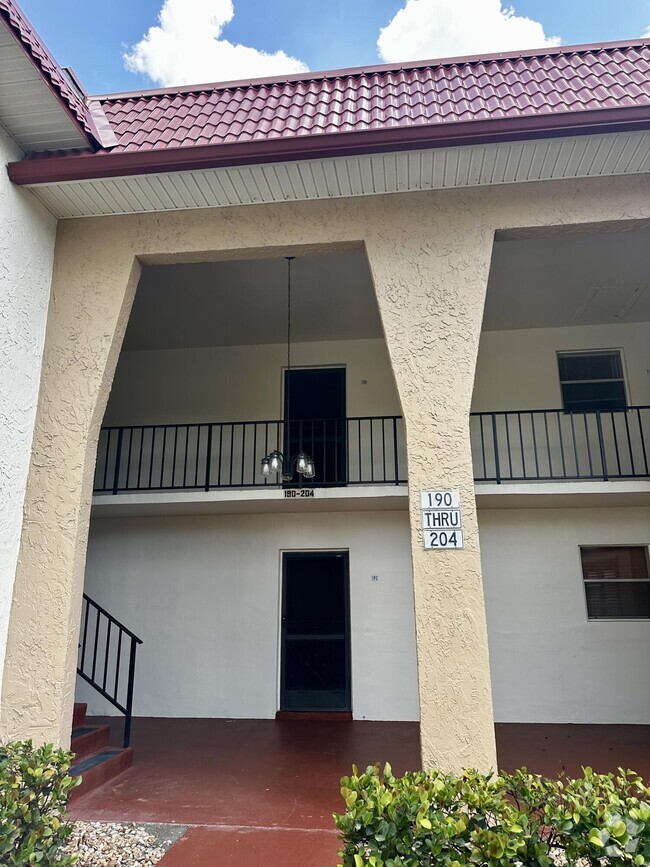 Building Photo - 200 Lake Dora Dr Unit 200 Rental