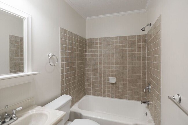 Photo - 1242 Hull Rd