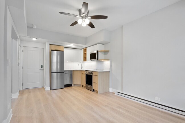 Photo - 1634 W Howard St Unit 205