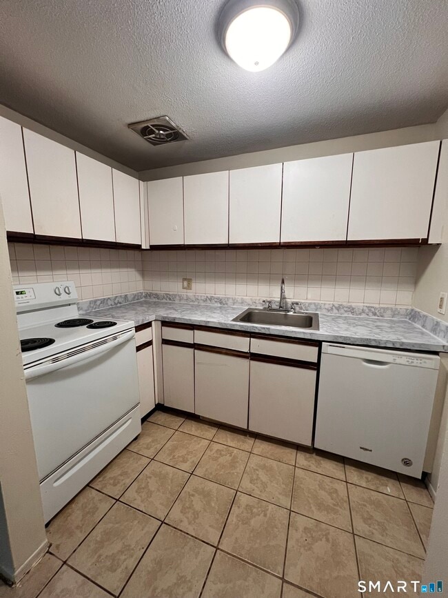 Photo - 131 Burgundy Hill Ln Unit 131