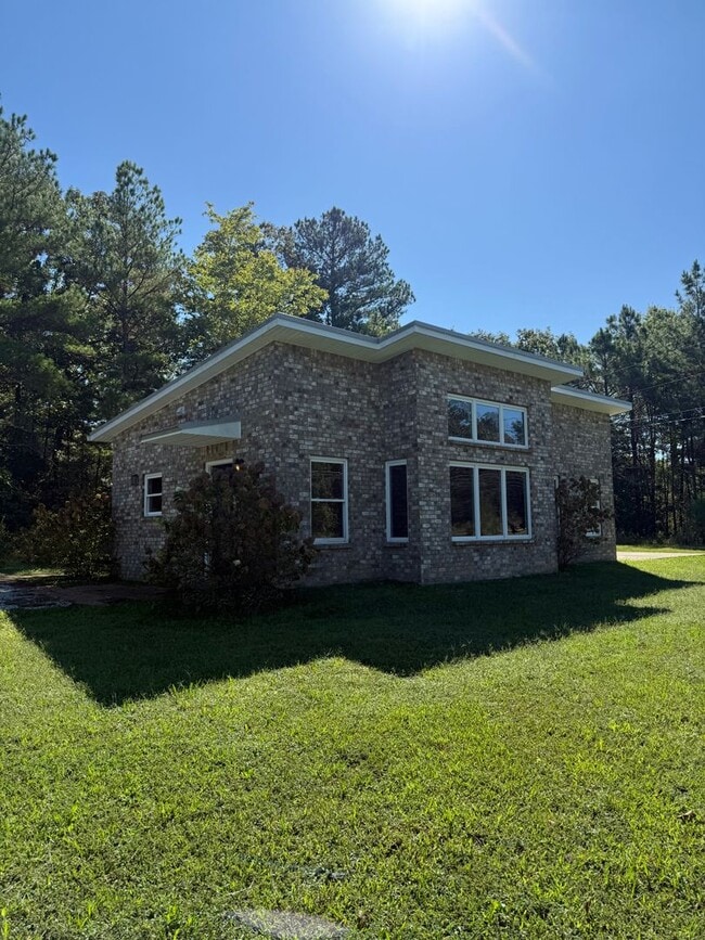 Building Photo - A Rare Find- One Bedroom House