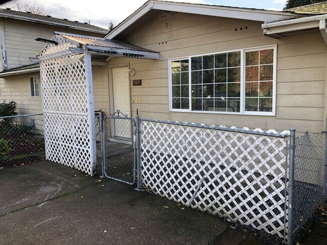 Photo - Updated 3 bedroom, 2 bathroom duplex in Sp...