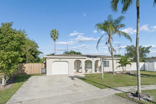 Photo - 4971 Ataman St