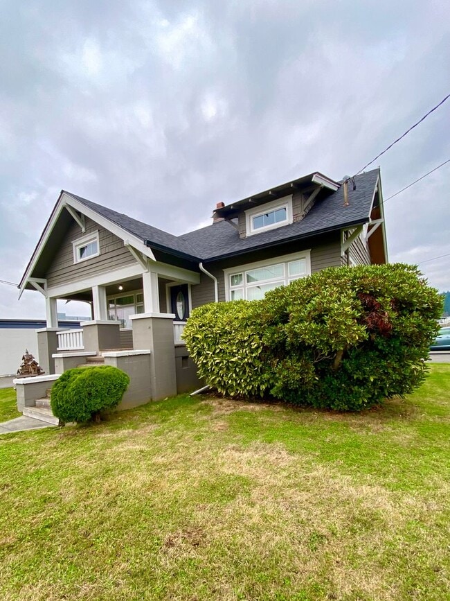 Building Photo - 3 Bed, 2 Bath Craftsman Style Home Rent Ready 10/25 Apply Now