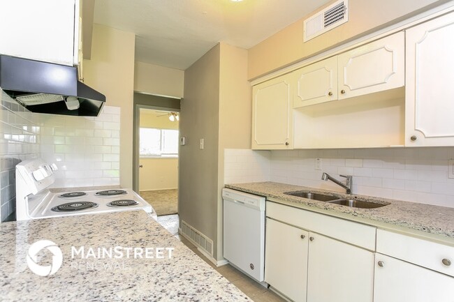 Photo - 3114 Harvard St N