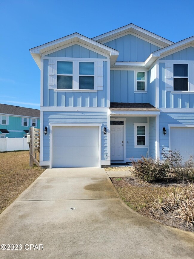 1933 Pointe Dr
