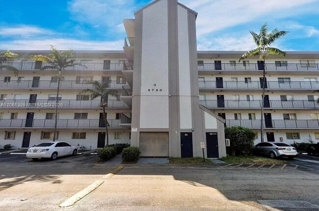 Photo - 8550 N Sherman Cir Unit 303