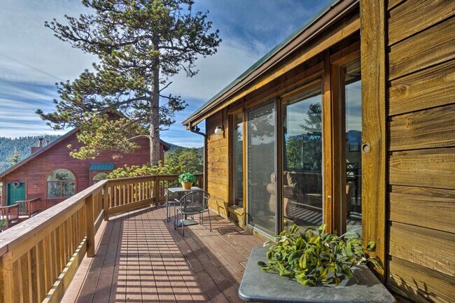 Photo - 920 Ponderosa Way