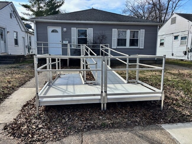 Building Photo - 925 Stanley Ave Unit A