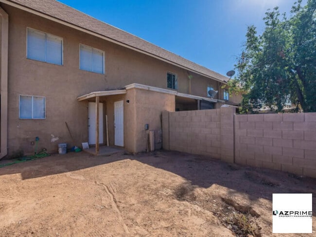 Building Photo - perfect home for your family