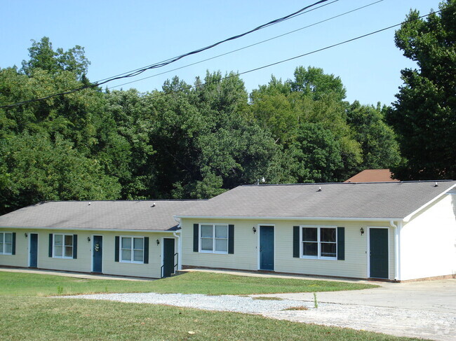 Building Photo - 123 Pearl Cir Rental