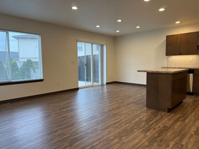 Photo - 209 N 76th Ave