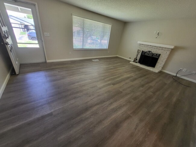Photo - 2621 Woodcrest Ln