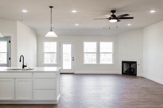 Photo - 1413 E Emelyn Ln