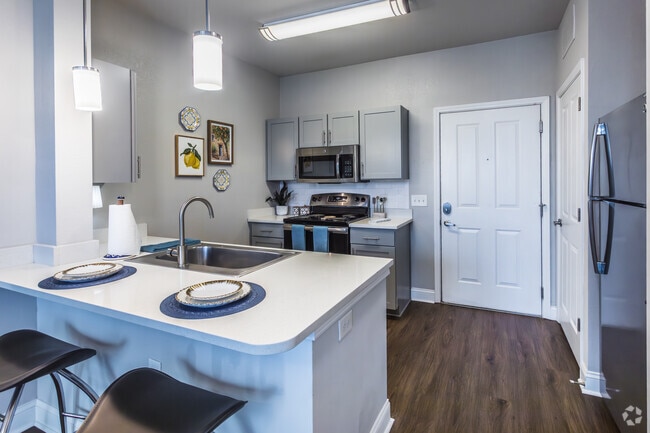2BR, 2BA - 870SF - Kitchen