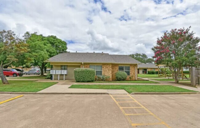 Photo - 1600 S Palestine St