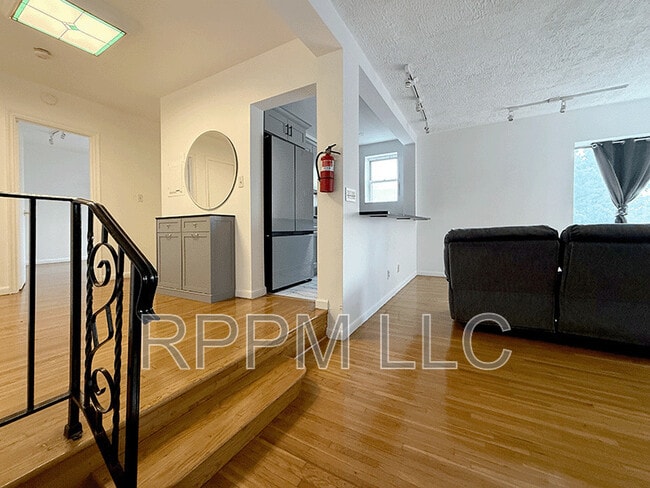Photo - 19-31 Lyons Ave #612 Unit 612