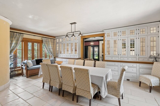 Photo - 747 Flying Point Rd