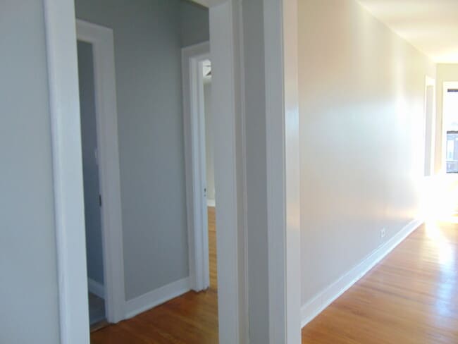 Building Photo - 1511 W 82nd St Rental