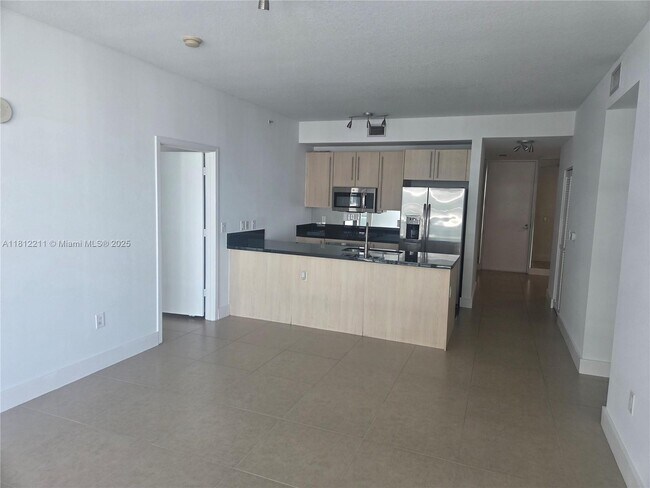 Photo - 79 SW 12th St Unidad 2409
