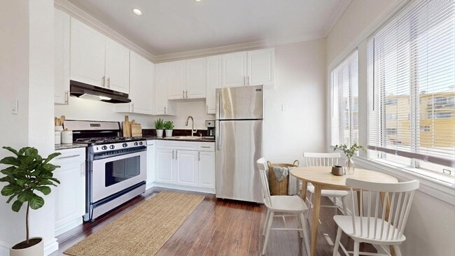 Photo - Heliotrope Apartments