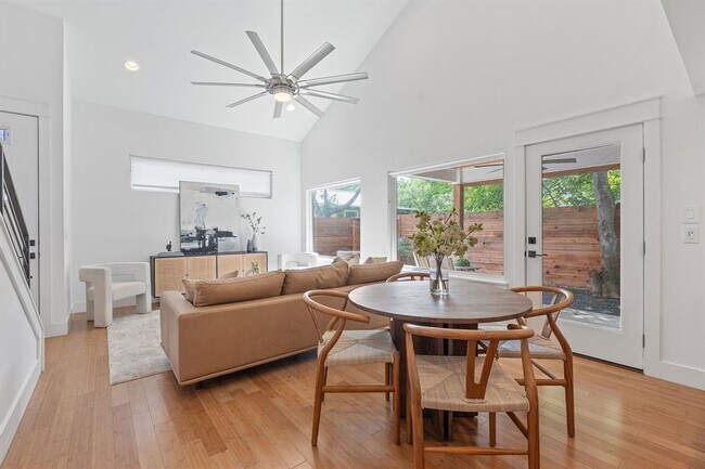 Photo - 402 W 55th St