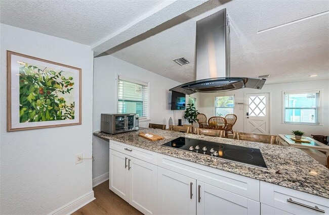 Photo - 504 70th Ave