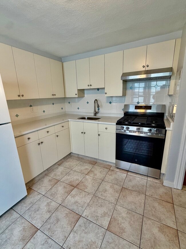 Building Photo - 78 Haddon St Unit 1