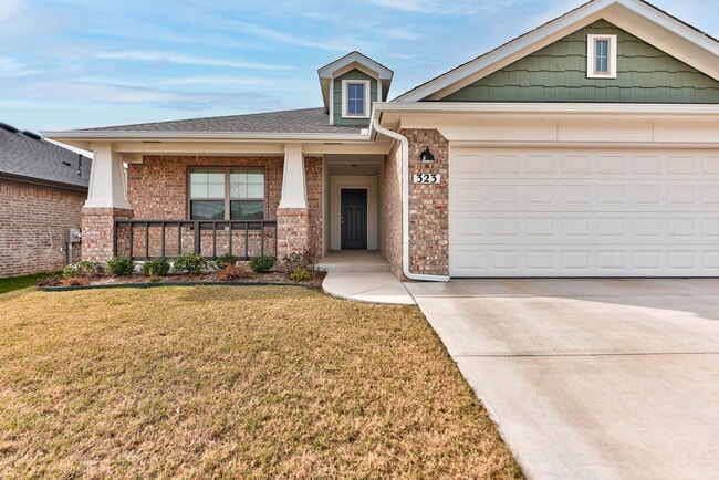 Photo - 323 Woodrock St