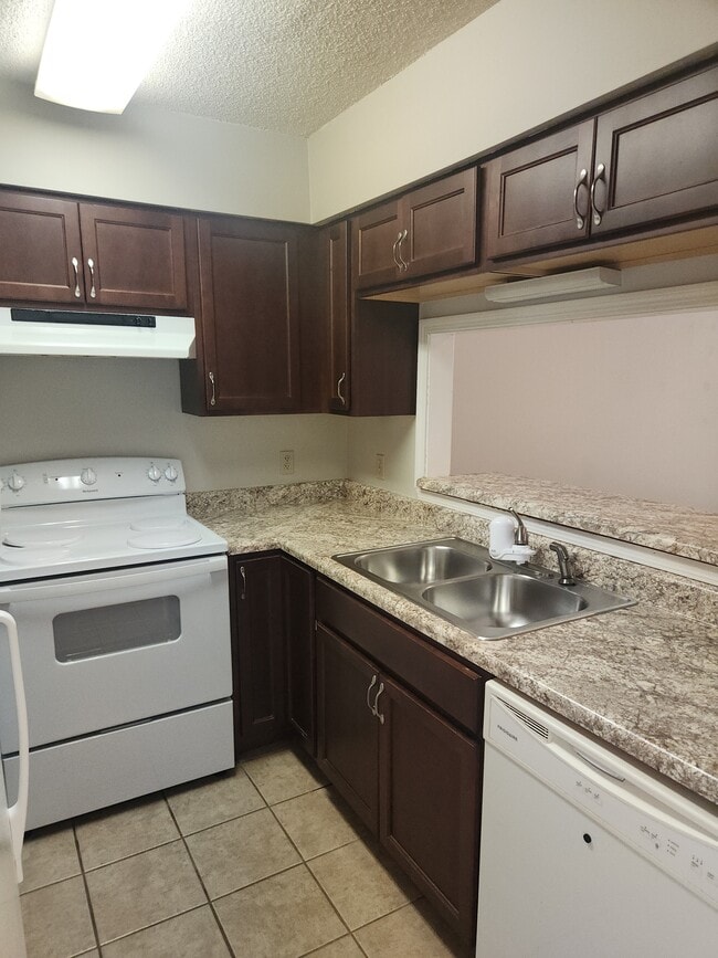 Photo - 1331 Foxborough Dr