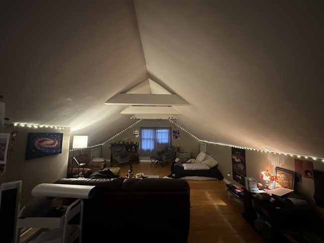 Photo - 543 Clarendon St