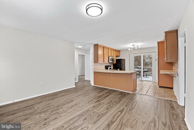 Photo - 3216 Ladova Way