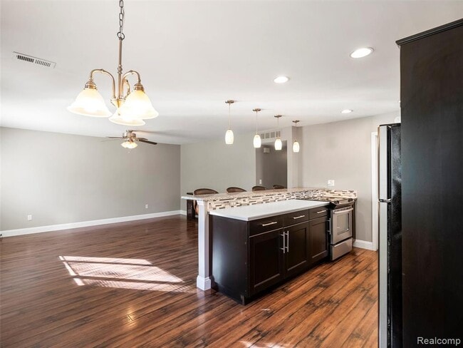 Photo - 1871 Almont St