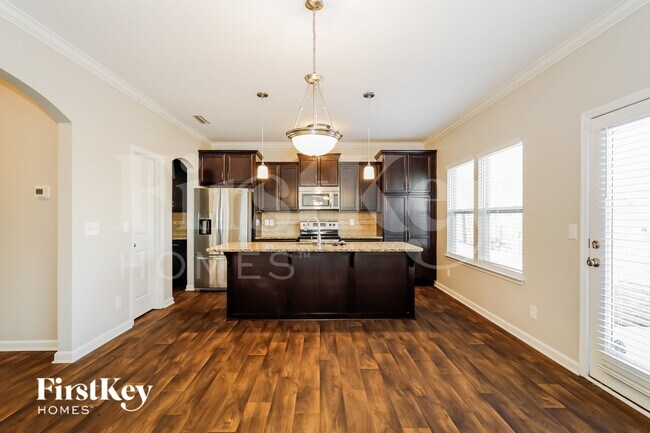 Photo - 2080 Lake Vista Drive