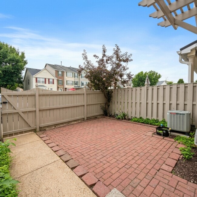 Photo - 594 Cascade Way