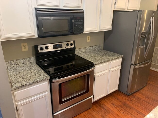Photo - Nice Large Condo on Ground Level for Rent ...