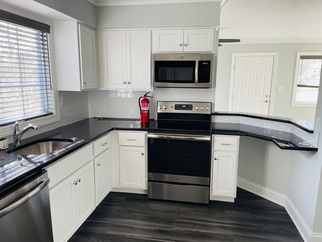 New Kitchen - 17 Cortland Ln Casa Adosada