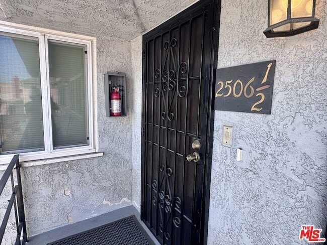 Photo - 2506 1/2 W 85th St Unit 2506 1/2