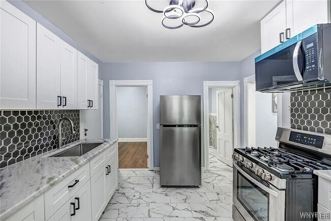 Photo - 405 W Ferry St