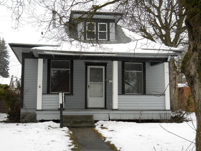 Building Photo - Cute 2bd/1ba Vintage Bungalow