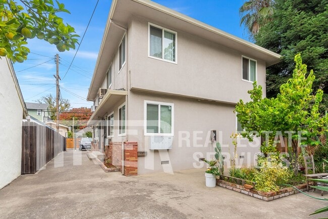 Building Photo - 1111 W St Unit #4