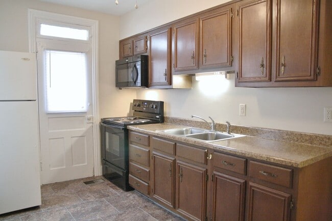 Building Photo - 418-420 Market Street Unit APT B