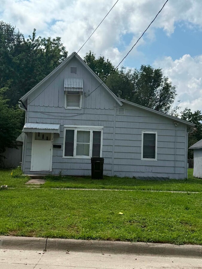 Photo - 405 N Webster St