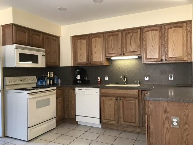 Photo - 4 BED/2 BATH ADORABLE, SPACIOUS SINGLE FAMILY HOME ---- FORREST DR. CANTON