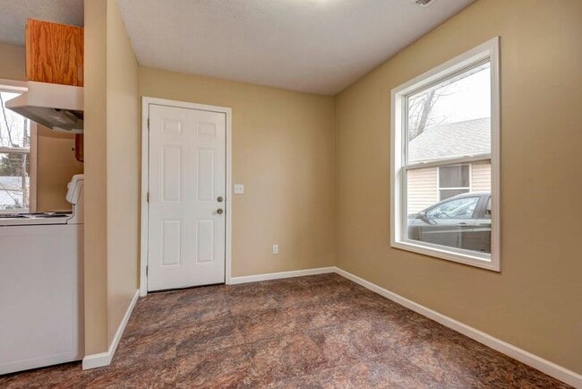 Photo - 652 N Belview Ave Unidad B