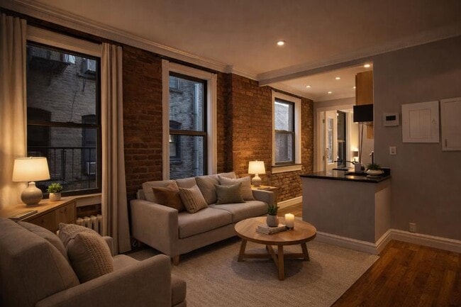 Building Photo - 416 E 13th St