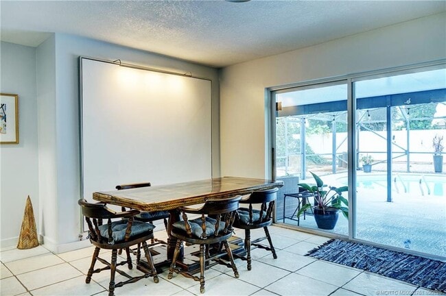 Photo - 905 SE Flamingo Ave