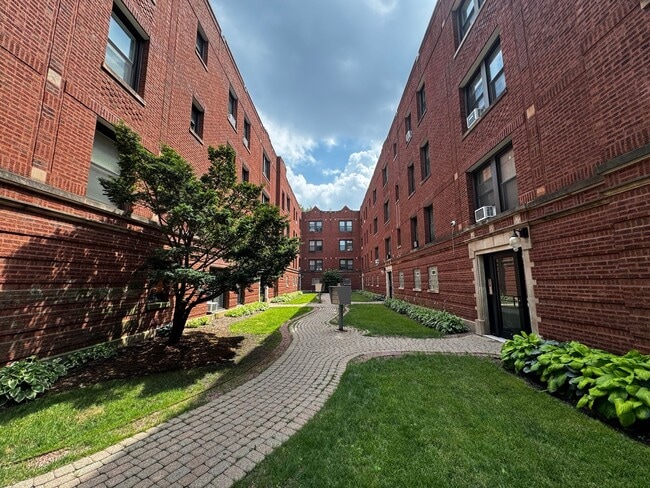 Building Photo - 1 Bedroom in Prime Location Near Loyola Park & Beach! Unit 1375 #3N